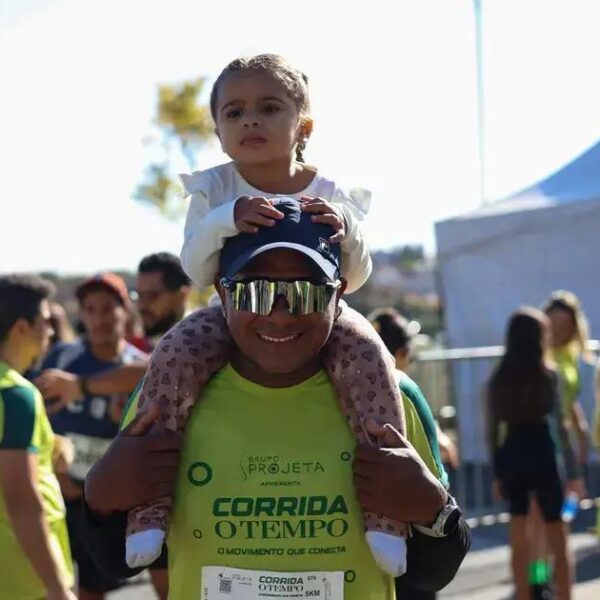 Pais e filhos celebram saúde e união na Corrida O TEMPO em BH