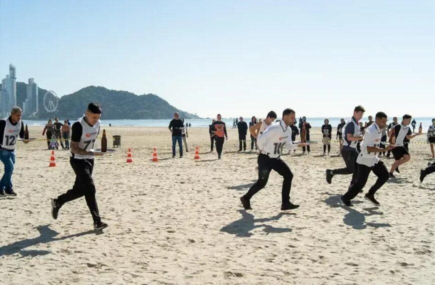 Corrida de garçons em Balneário Camboriú reúne mais de 150 profissionais