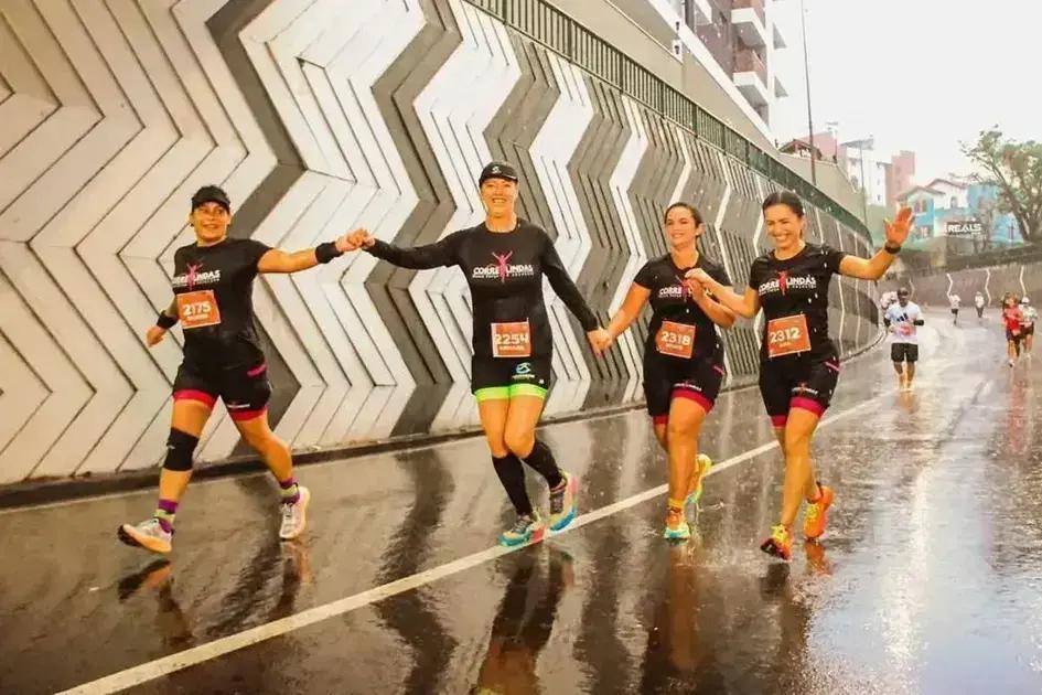 Curitibana inspira 600 mulheres após emagrecer 23 kg e criar comunidade