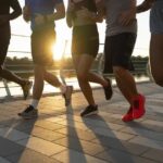 Como manter seu tênis de corrida com cara de novo após os treinos