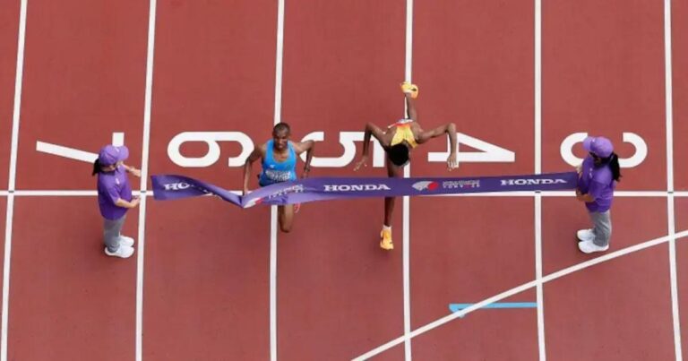 Chegada histórica na maratona masculina do Mundial de Tóquio