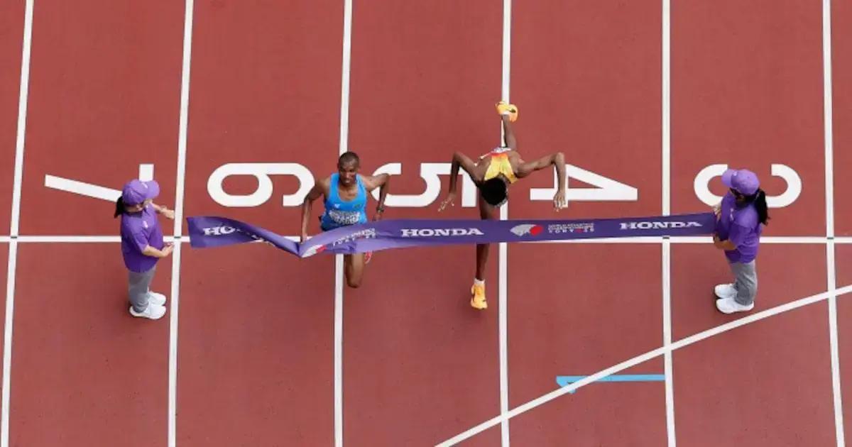 Chegada histórica na maratona masculina do Mundial de Tóquio
