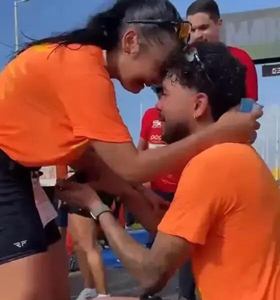Corredor surpreende namorada com pedido de casamento na Maratona Salvador