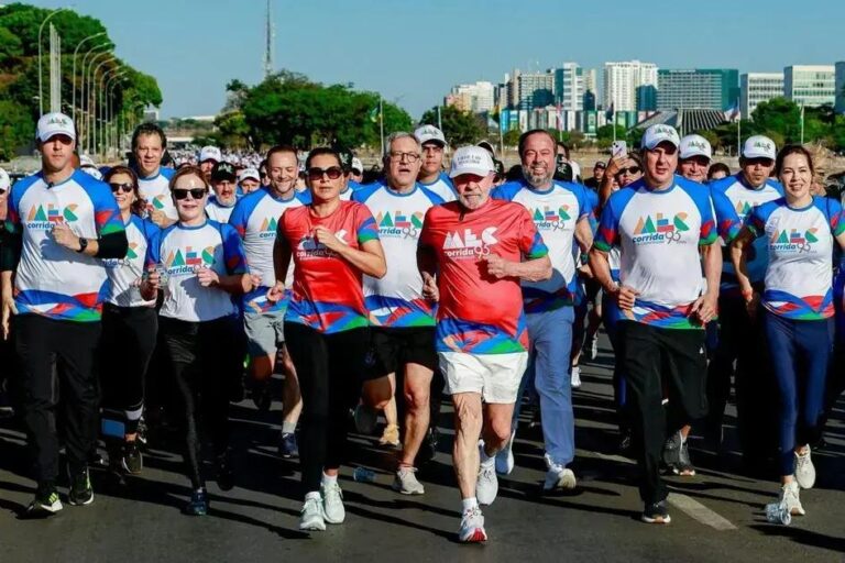 Lula participa de corrida em homenagem aos 95 anos do MEC