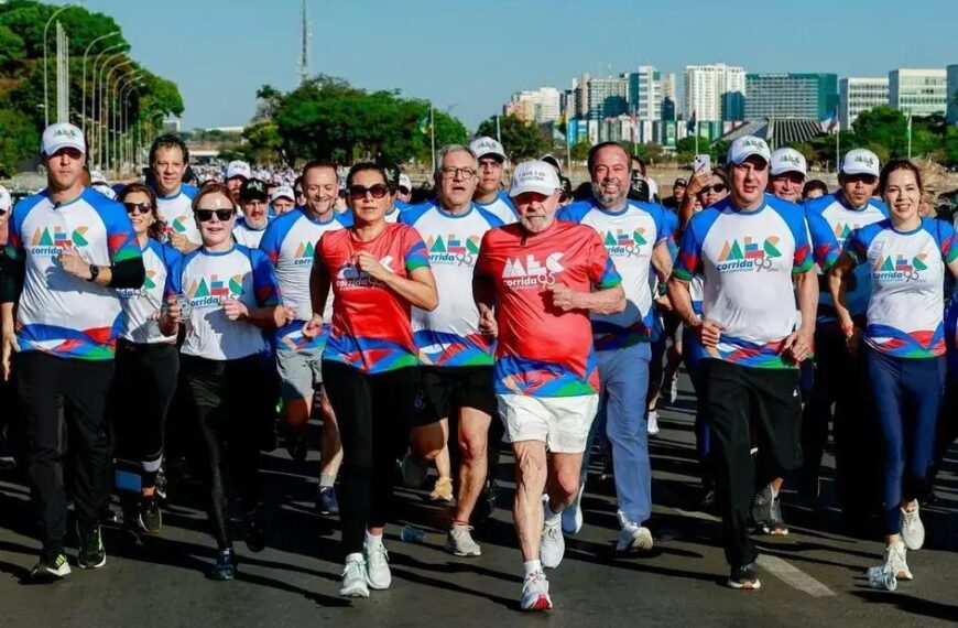 Lula participa de corrida em homenagem aos 95 anos do MEC