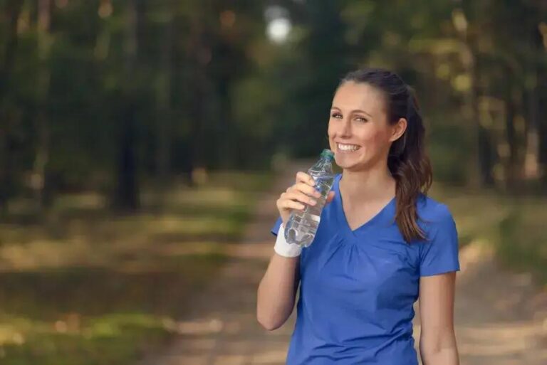 A importância da hidratação para músculos e articulações na corrida