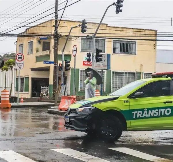 Alterações no trânsito de Curitiba para corridas e passeio ciclístico neste fim de semana