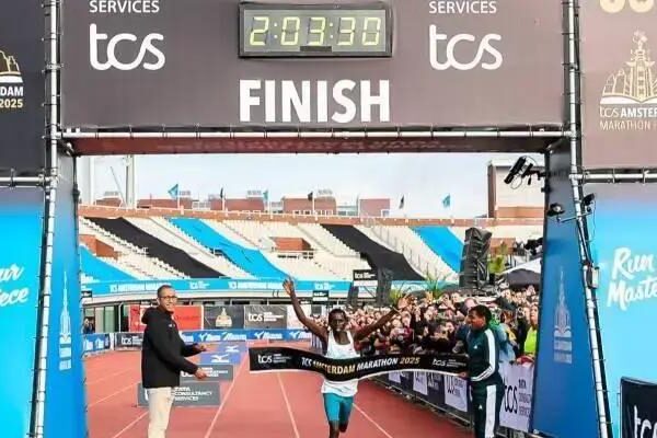 Geoffrey Kipchumba quebra recorde na Maratona de Amsterdã 2025