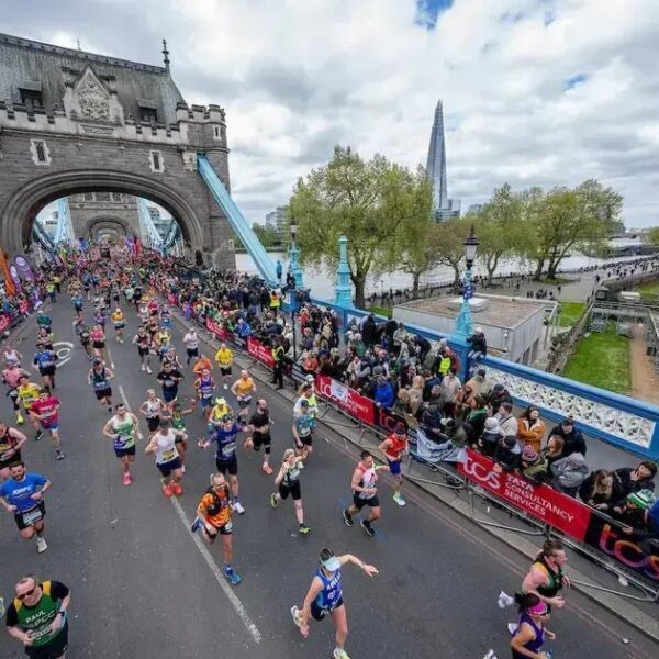 Maratona de Londres 2025 quebra recorde e arrecada £87,3 milhões