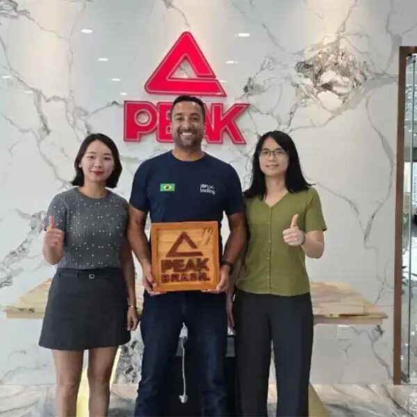 Peak chega ao Brasil e aposta no mercado de corrida com embaixadores