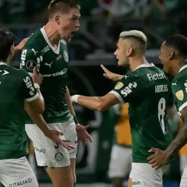 Palmeiras avança na Libertadores e busca títulos em 2025
