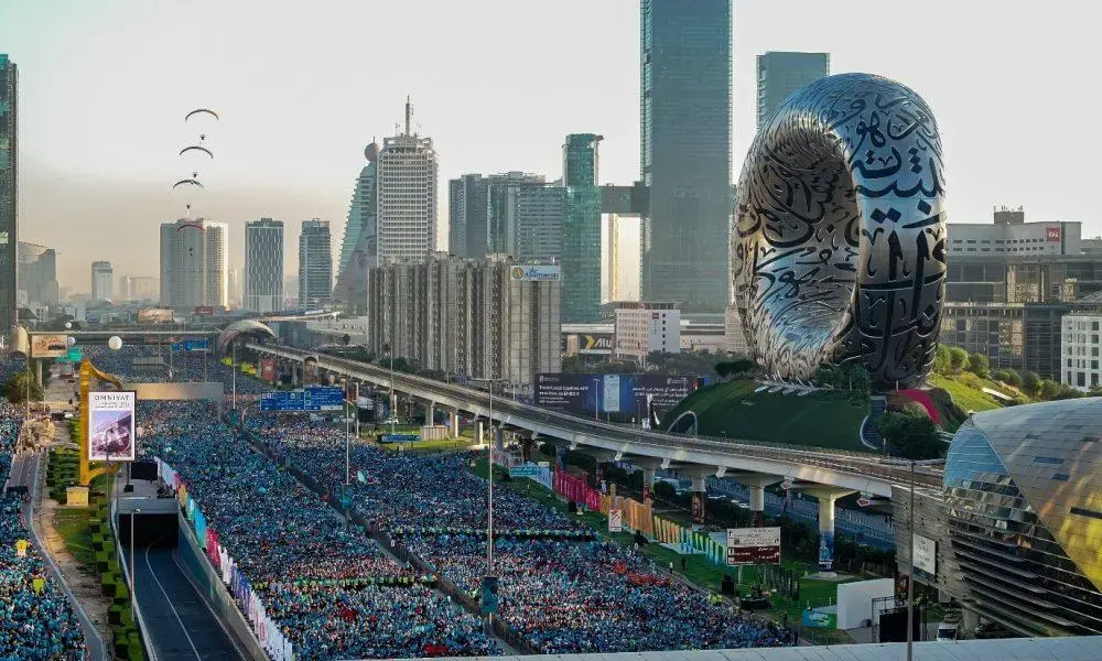 Dubai Run 2025: Um Recorde de 307 Mil Corredores nas Ruas